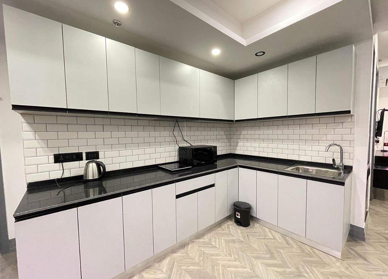 Bedchambers Serviced Apartments, Mg Road Γκουργκάον Εξωτερικό φωτογραφία
