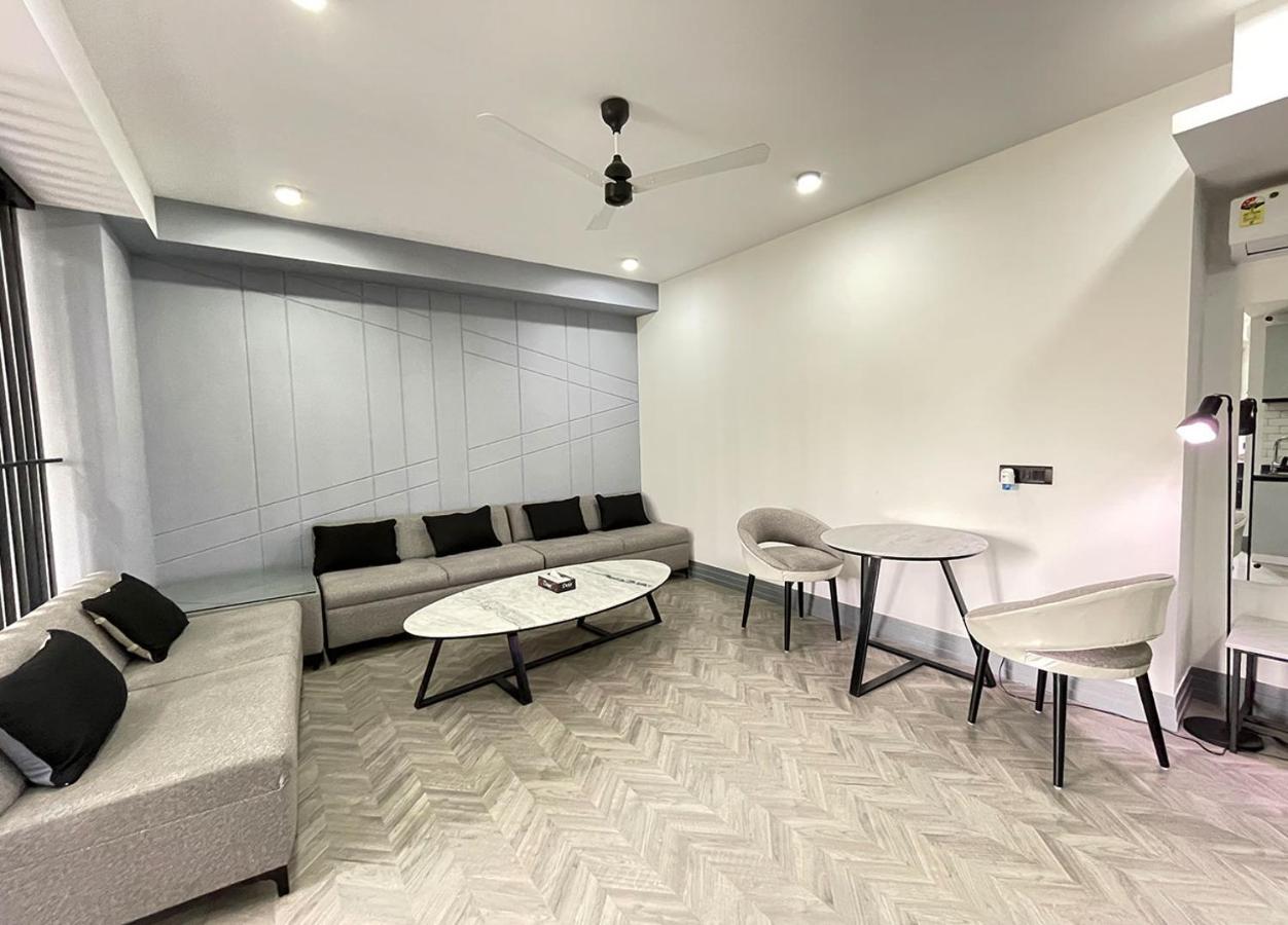 Bedchambers Serviced Apartments, Mg Road Γκουργκάον Εξωτερικό φωτογραφία