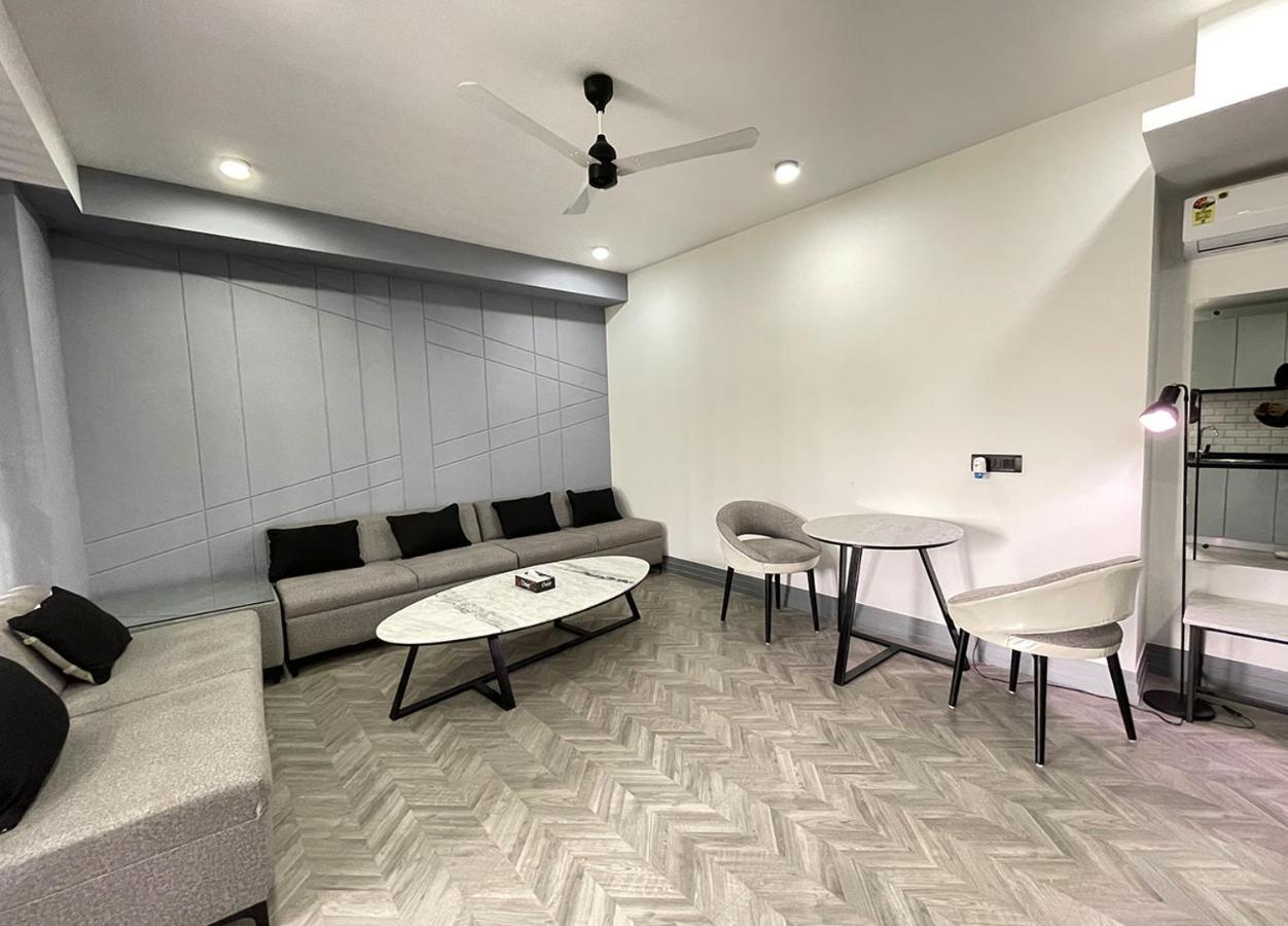 Bedchambers Serviced Apartments, Mg Road Γκουργκάον Εξωτερικό φωτογραφία