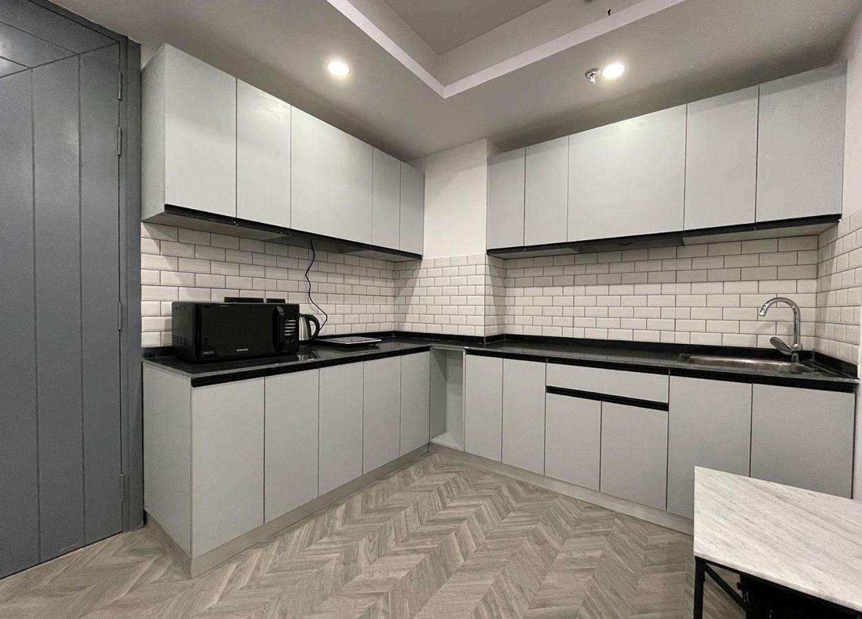 Bedchambers Serviced Apartments, Mg Road Γκουργκάον Εξωτερικό φωτογραφία