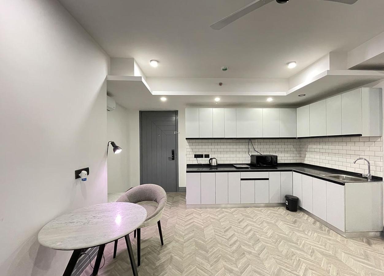 Bedchambers Serviced Apartments, Mg Road Γκουργκάον Εξωτερικό φωτογραφία