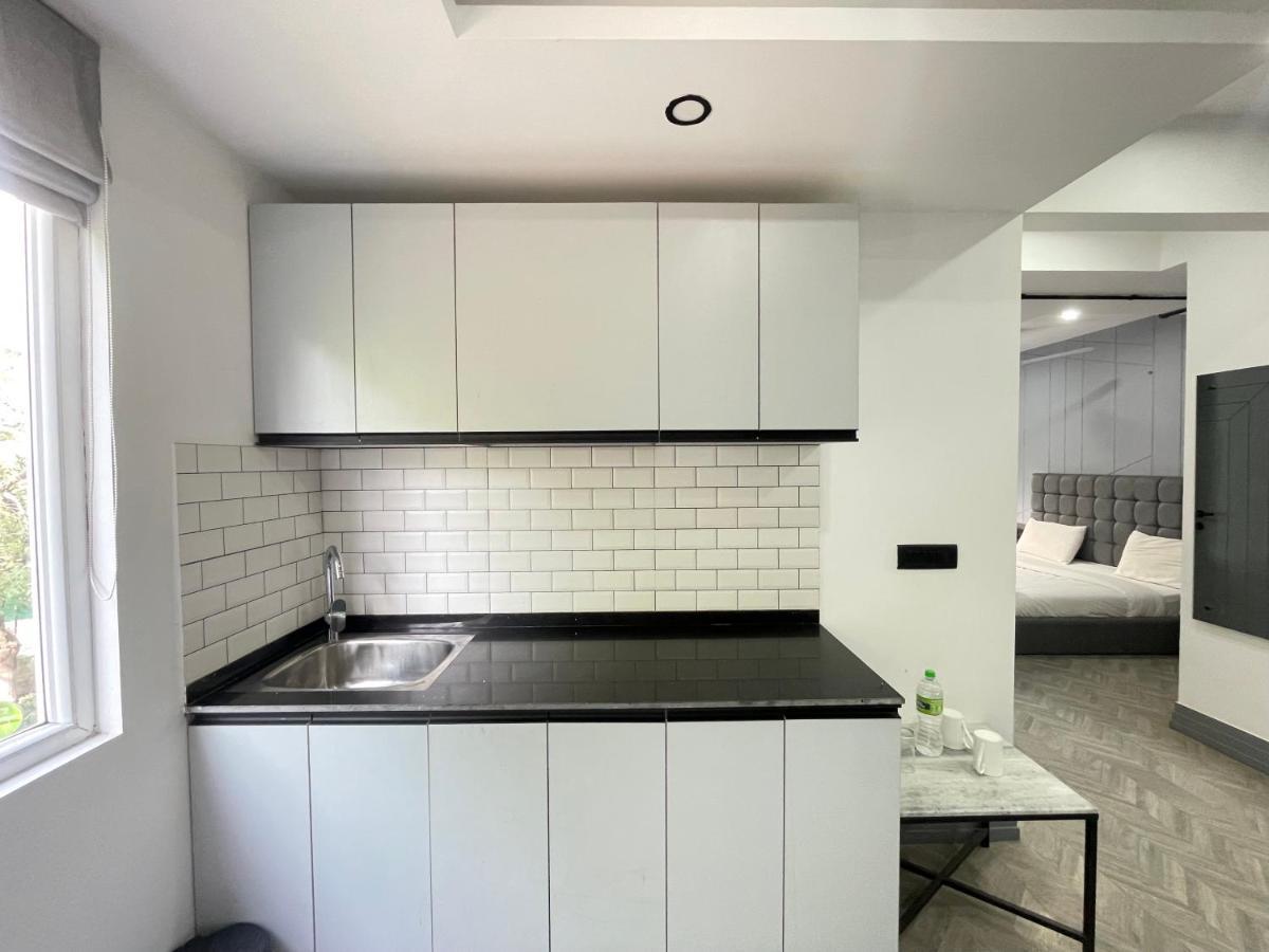 Bedchambers Serviced Apartments, Mg Road Γκουργκάον Εξωτερικό φωτογραφία