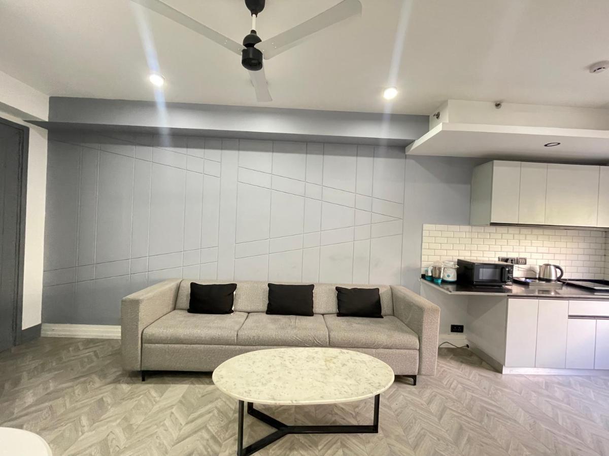Bedchambers Serviced Apartments, Mg Road Γκουργκάον Εξωτερικό φωτογραφία