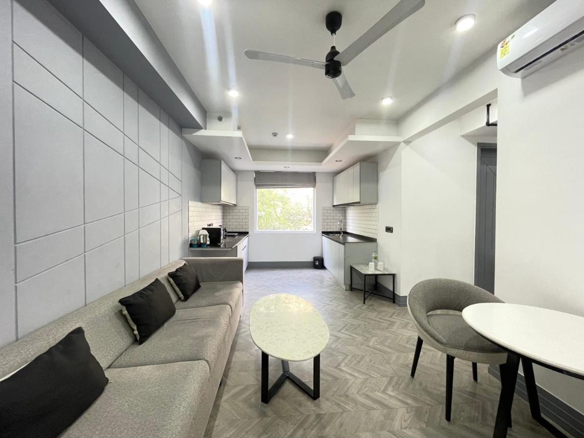 Bedchambers Serviced Apartments, Mg Road Γκουργκάον Εξωτερικό φωτογραφία