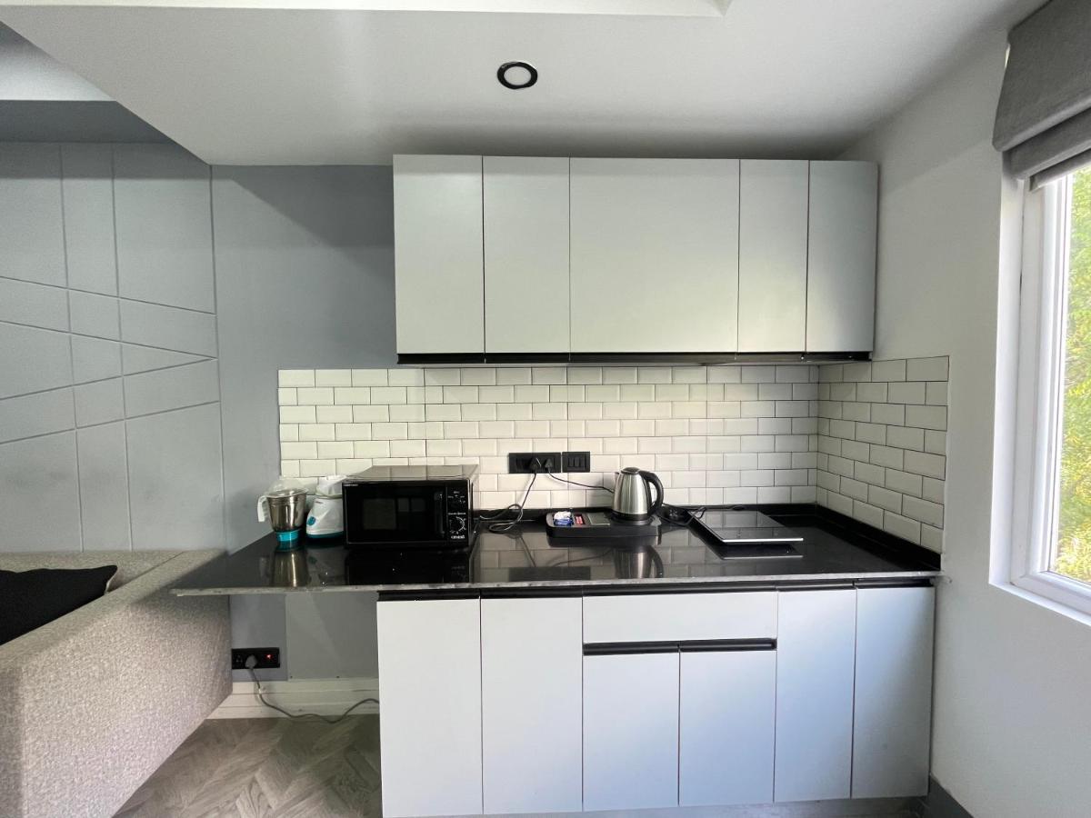 Bedchambers Serviced Apartments, Mg Road Γκουργκάον Εξωτερικό φωτογραφία