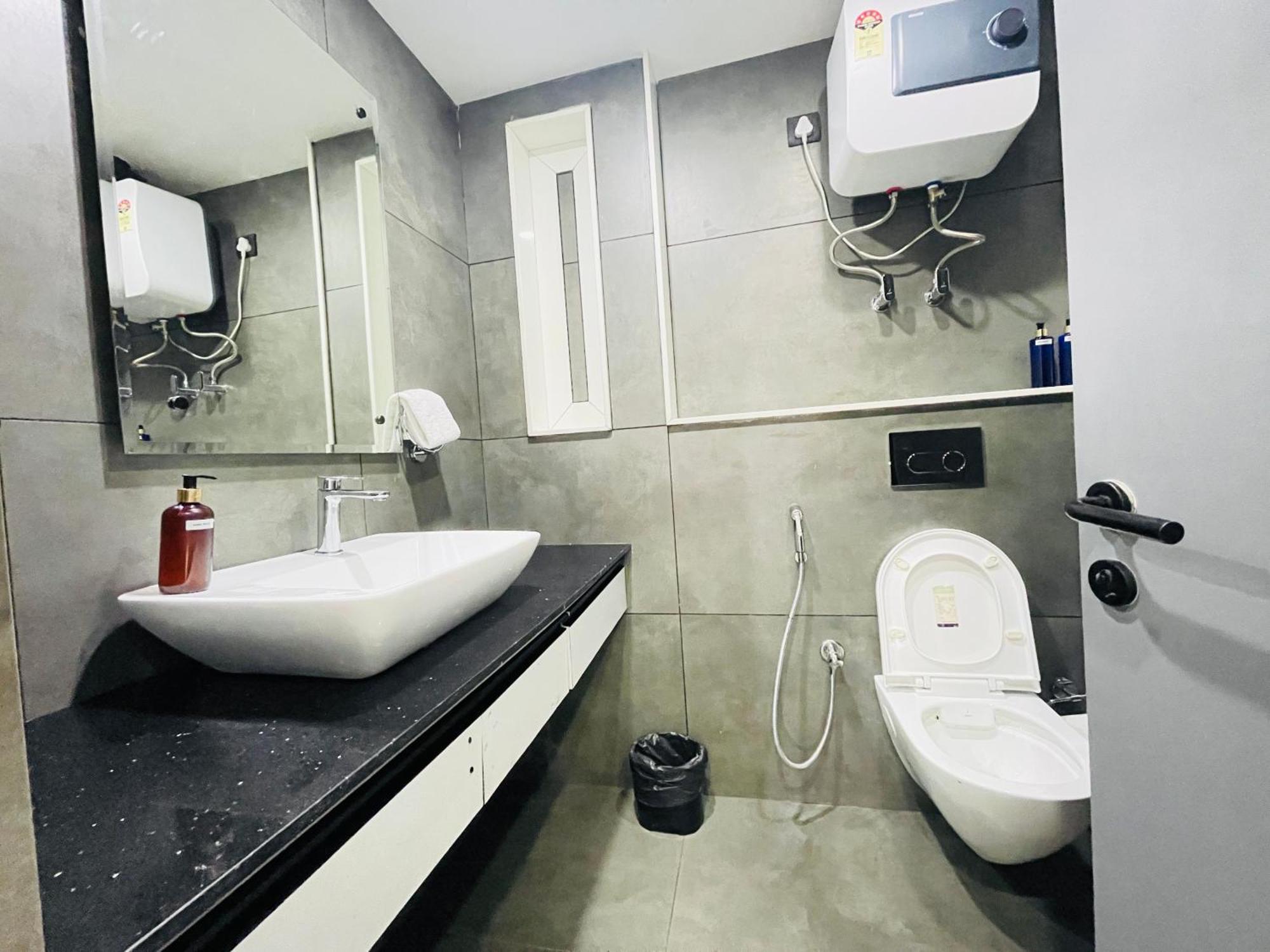Bedchambers Serviced Apartments, Mg Road Γκουργκάον Εξωτερικό φωτογραφία