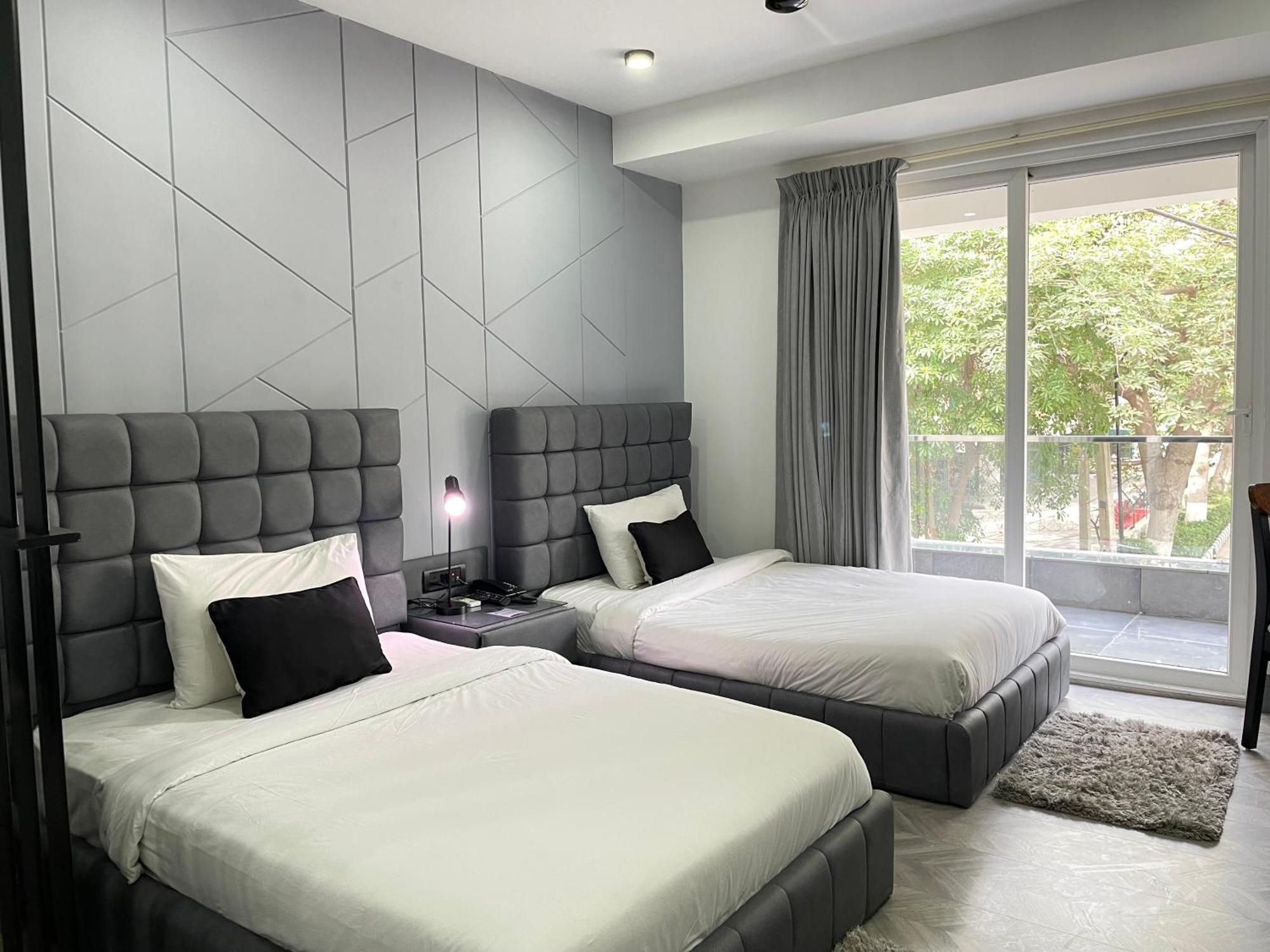 Bedchambers Serviced Apartments, Mg Road Γκουργκάον Εξωτερικό φωτογραφία
