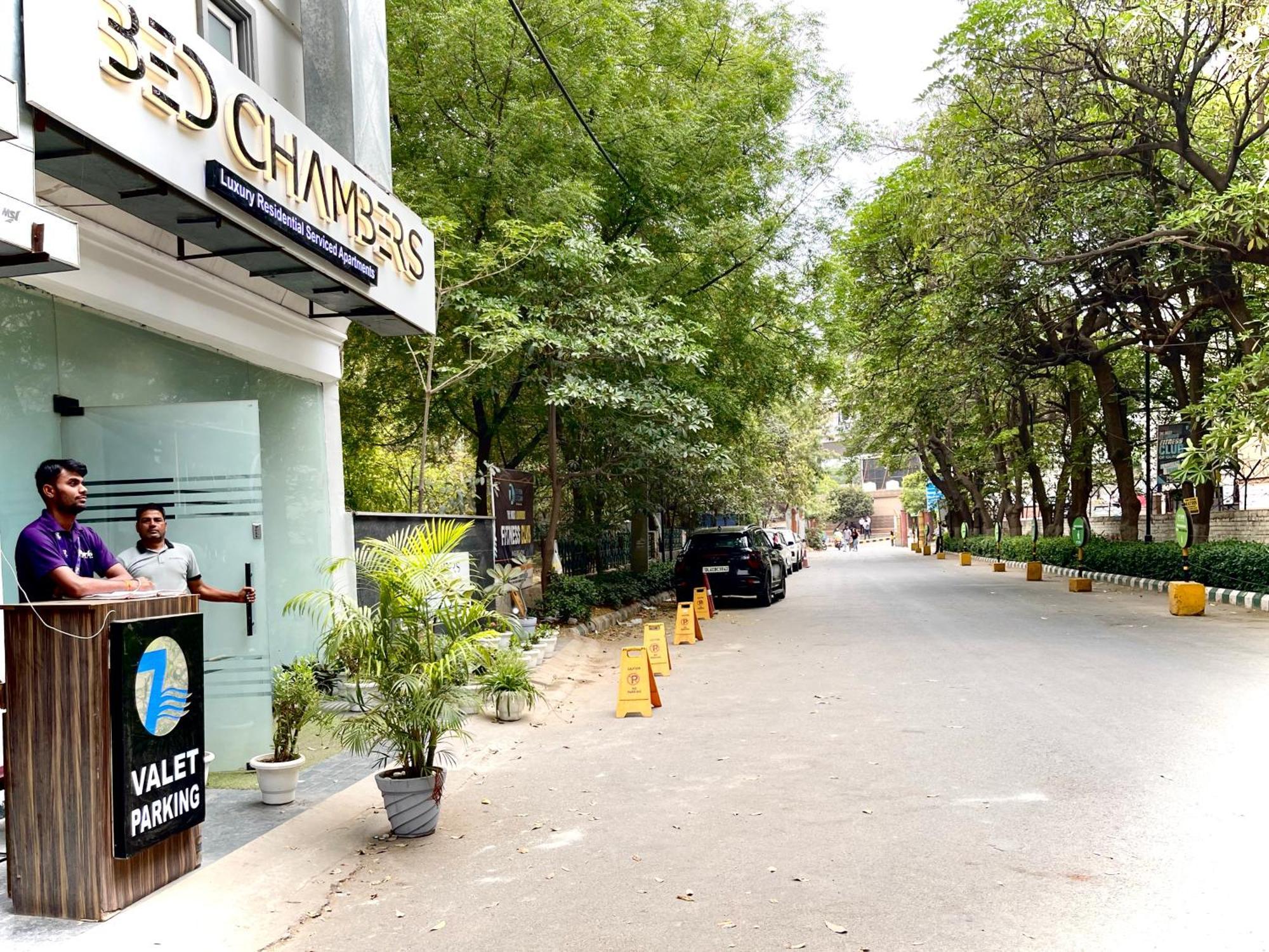 Bedchambers Serviced Apartments, Mg Road Γκουργκάον Εξωτερικό φωτογραφία
