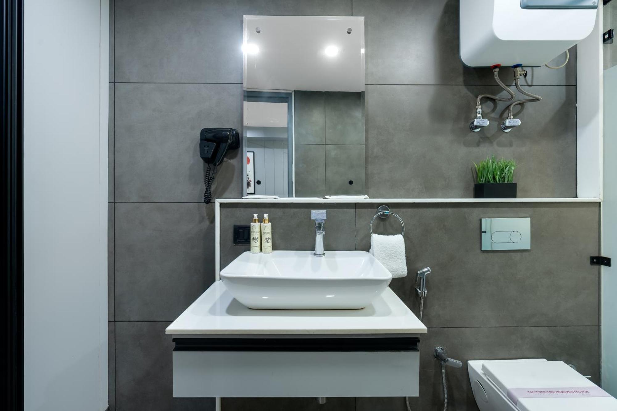 Bedchambers Serviced Apartments, Mg Road Γκουργκάον Εξωτερικό φωτογραφία
