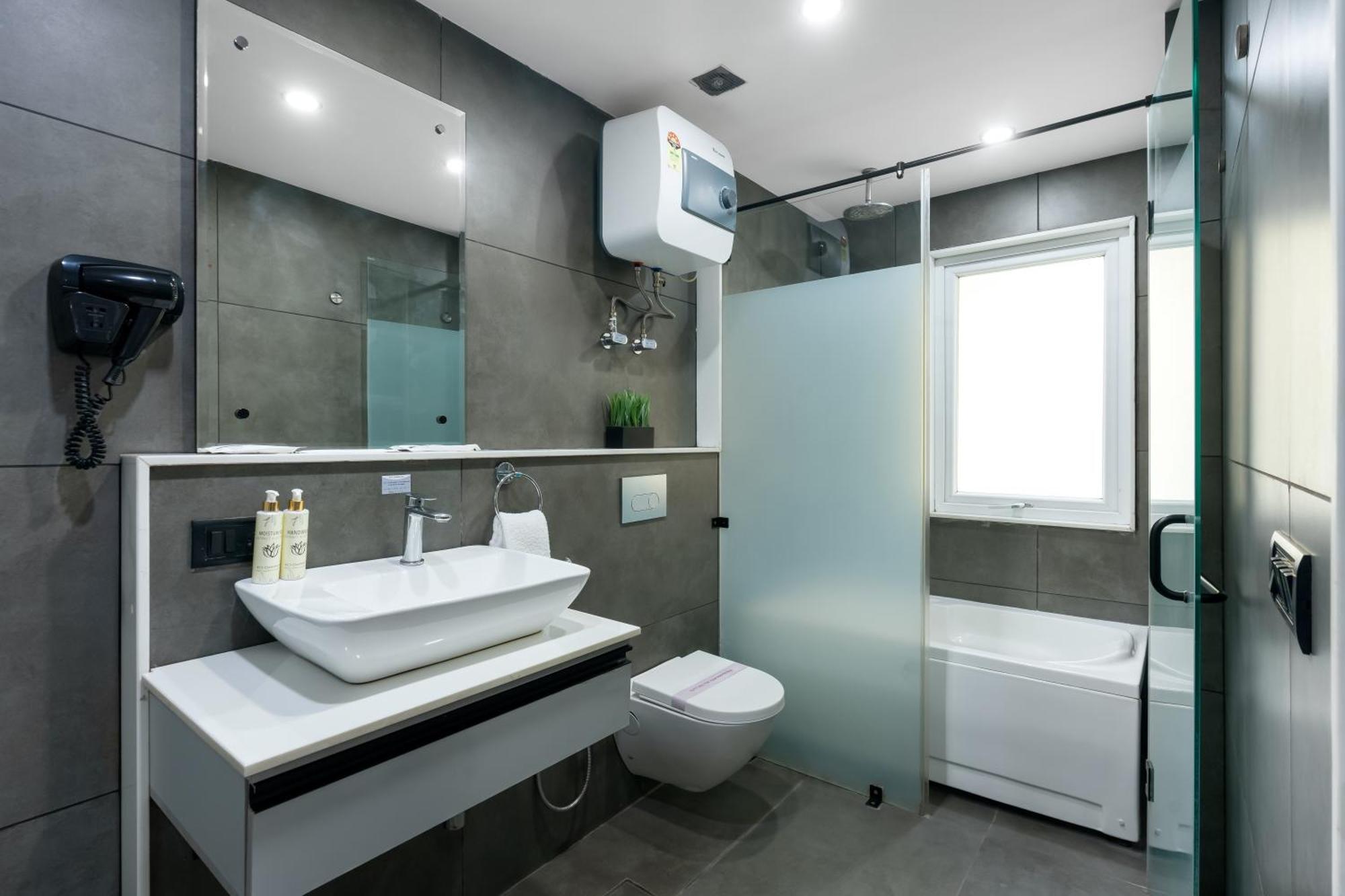 Bedchambers Serviced Apartments, Mg Road Γκουργκάον Εξωτερικό φωτογραφία
