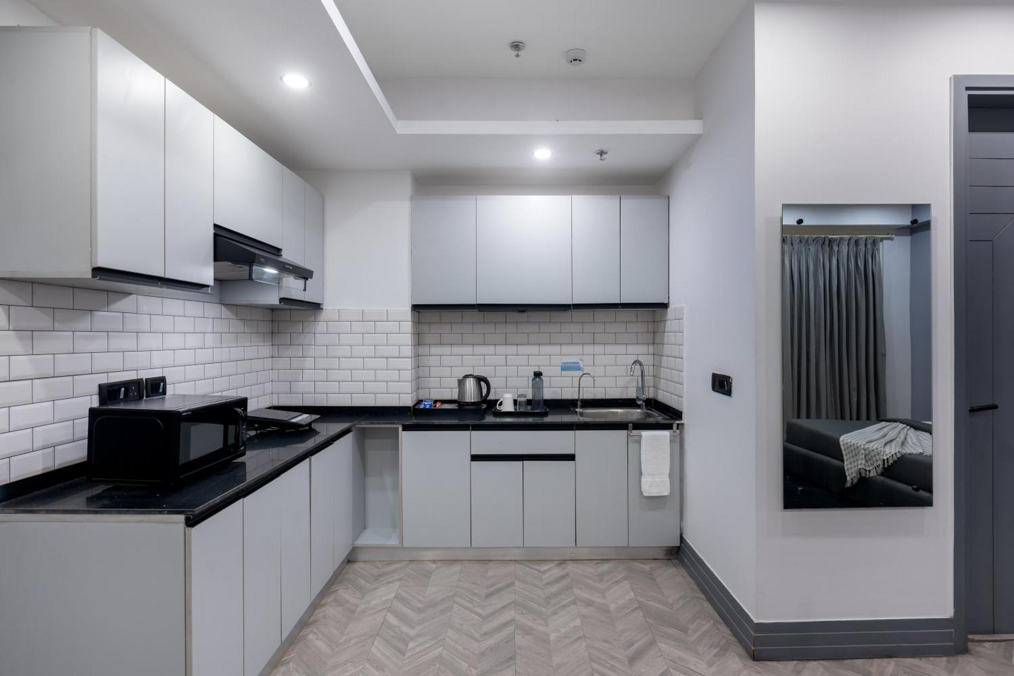 Bedchambers Serviced Apartments, Mg Road Γκουργκάον Εξωτερικό φωτογραφία